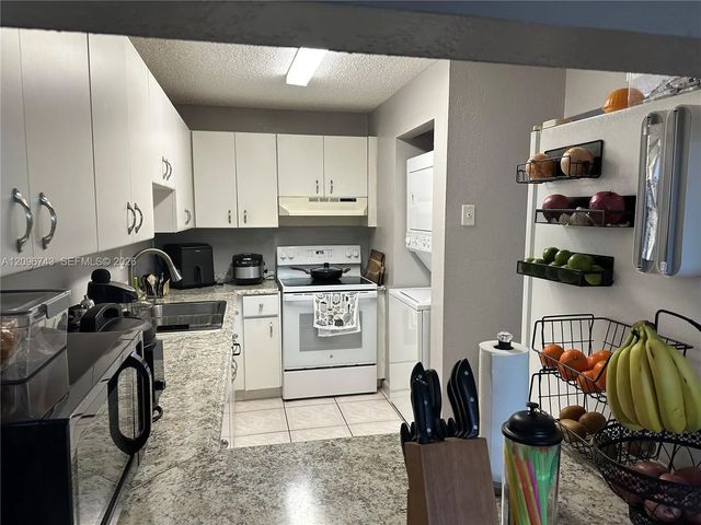 5 of 24 - 10000 Nw 80th Court #2424, Hialeah Gardens, FL