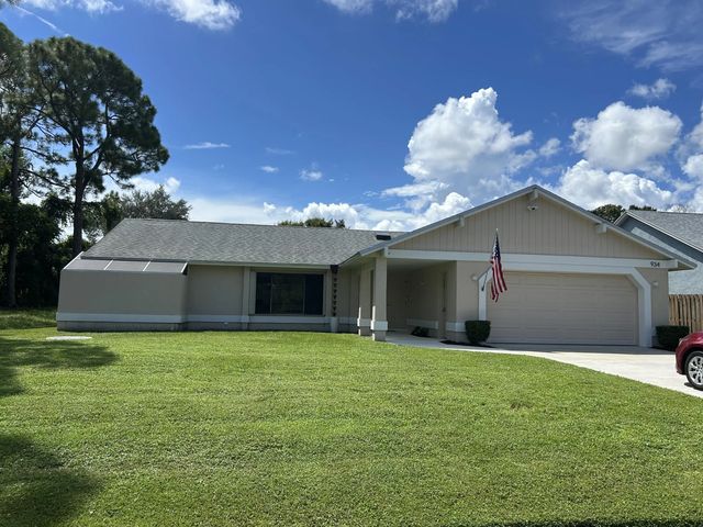2 of 54 - 934 Se Atlantus Avenue, Port St. Lucie, FL