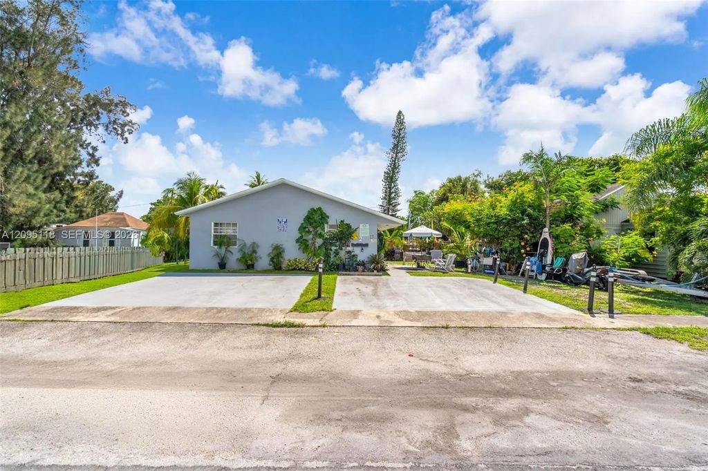 235-237 Sw 12th Street, Dania Beach