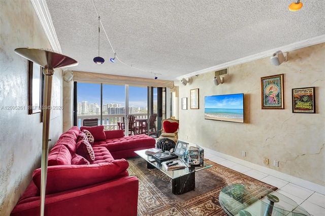 4 of 22 - 3000 Island Boulevard #2304, Aventura, FL