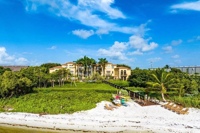 2 of 56 - 910 Via Villagio, Hypoluxo, FL