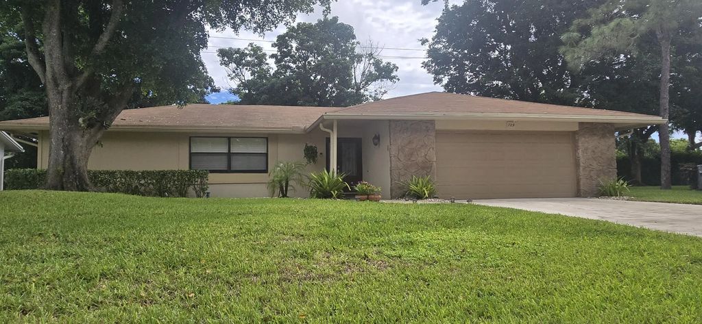 729 Nw 23rd Lane, Delray Beach