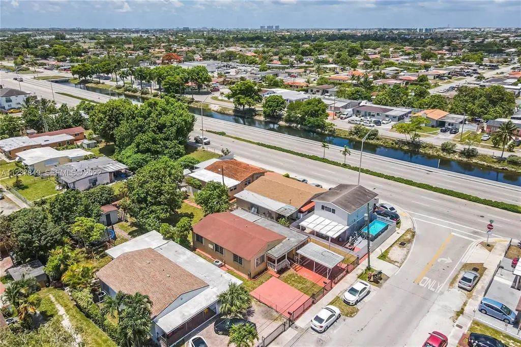 378 W 39th Place, Hialeah