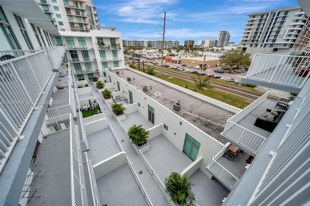 2100 Van Buren Street #508, Hollywood