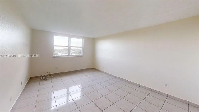 5 of 9 - 606 W 81st Street #407, Hialeah, FL
