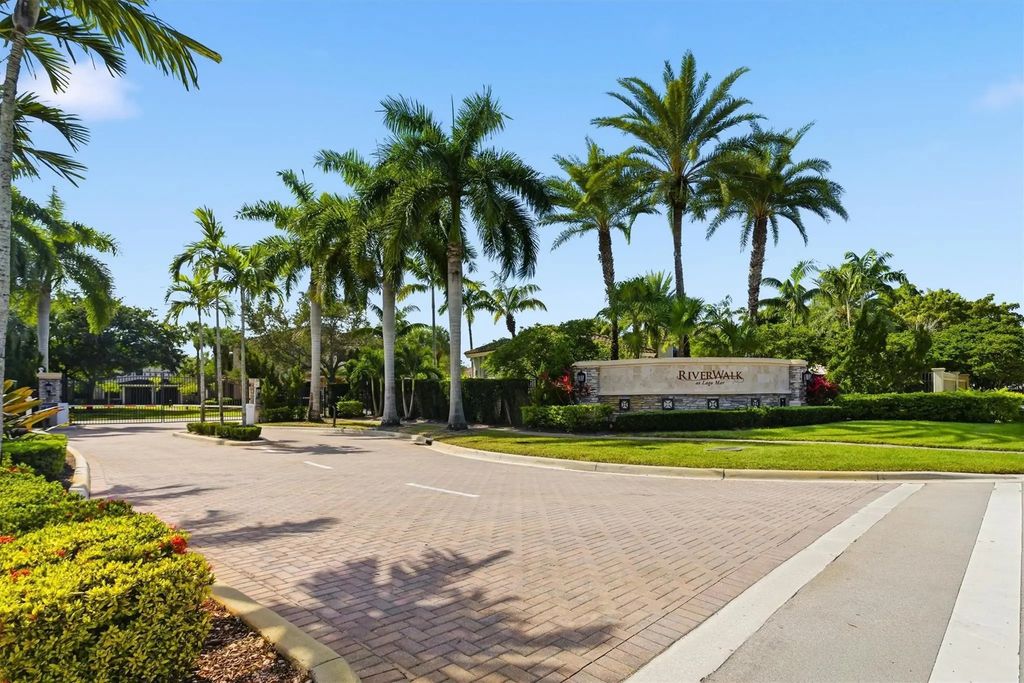 126 Riverwalk Circle E #126, Plantation