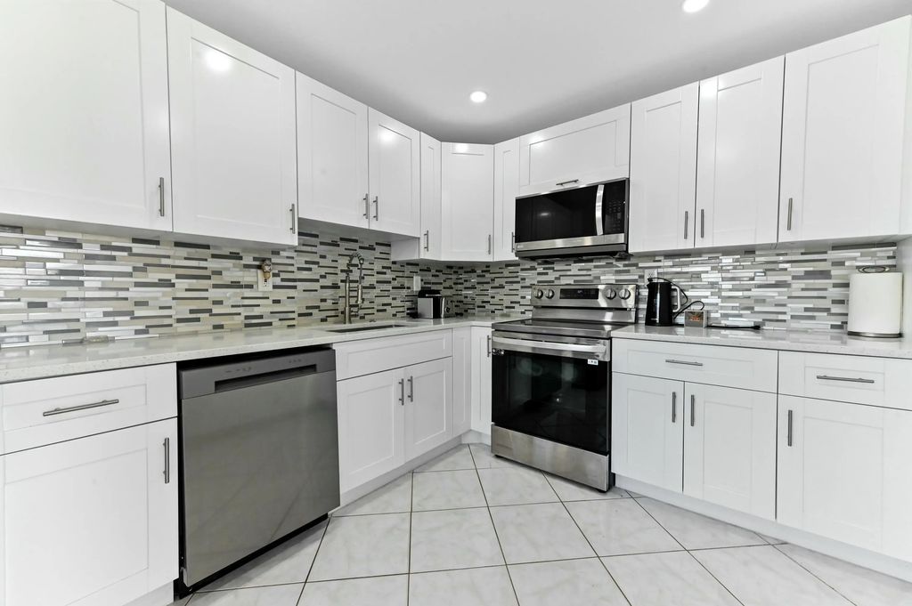 528 Burgundy K Avenue, Delray Beach