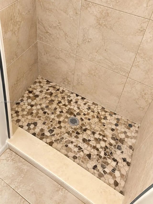 5 of 13 - 3031 Nw 69th Terrace, Miami, FL