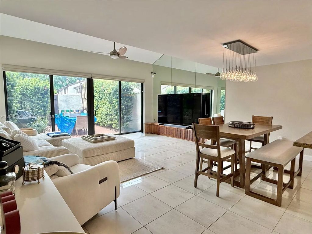 8880 Sw 133rd Place #e, Miami