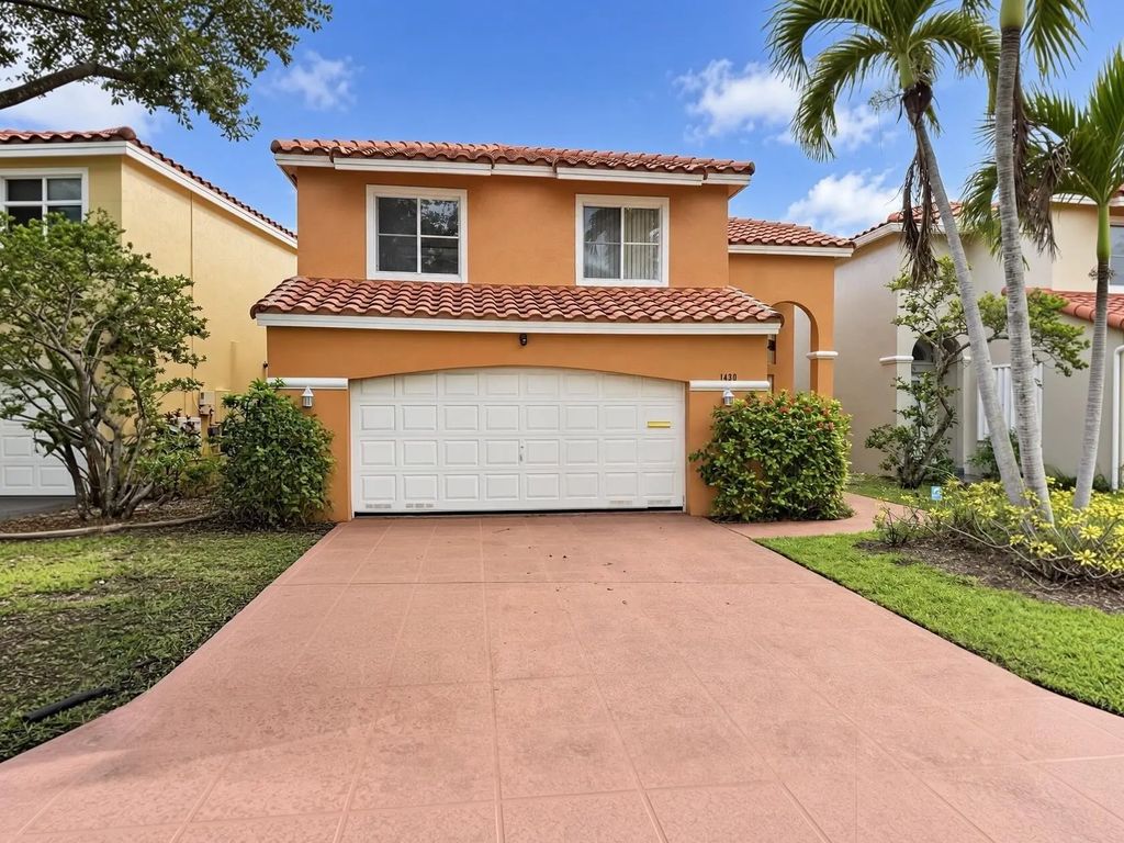 1430 N Trafalgar Circle, Hollywood