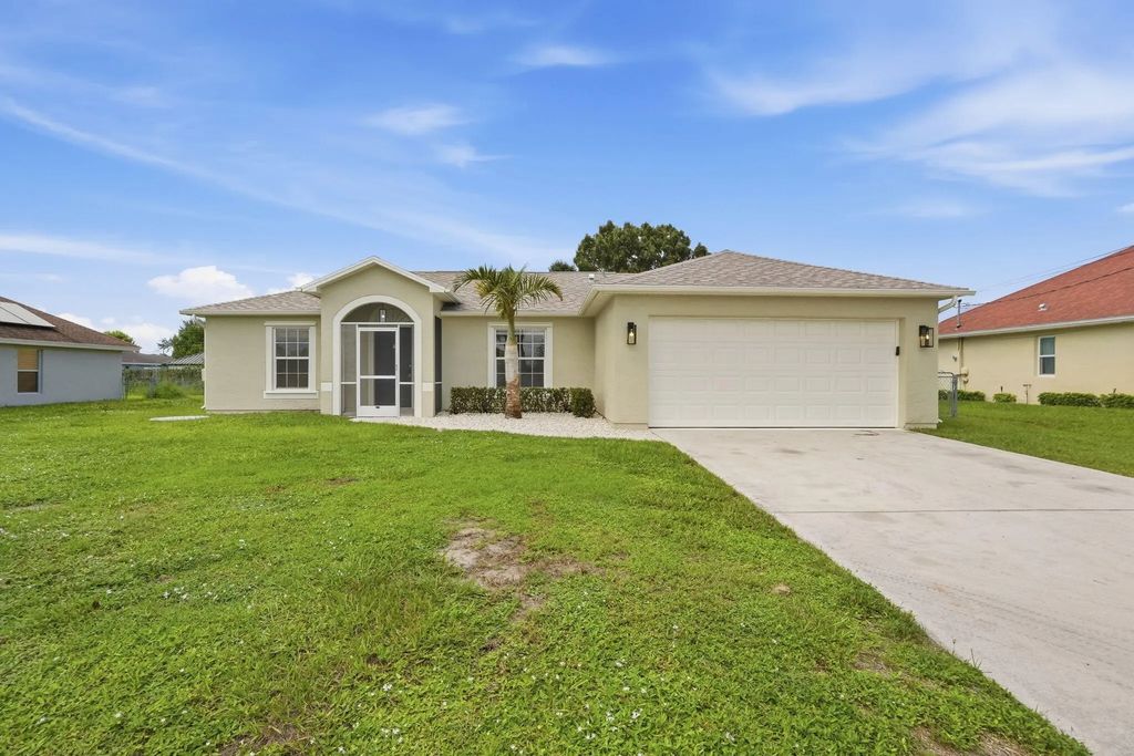 453 Sw Columbus Drive, Port St. Lucie