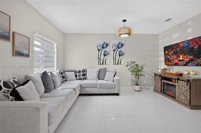 5 of 43 - 1661 Se 30th Street, Homestead, FL