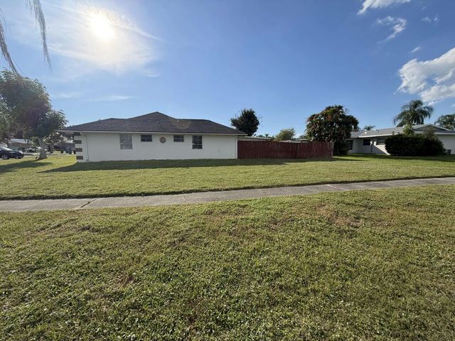 3 of 15 - 662 Sw Branford Drive, Port St. Lucie, FL