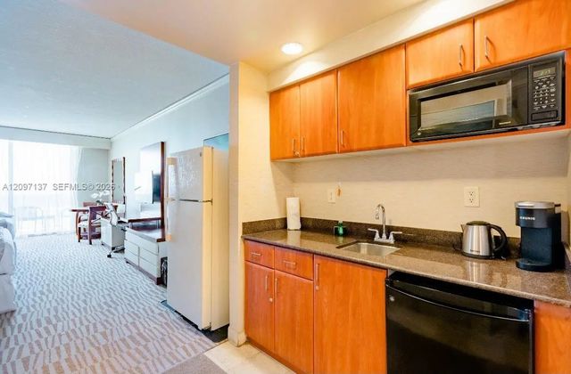 4 of 27 - 18001 Collins Avenue #512, Sunny Isles Beach, FL