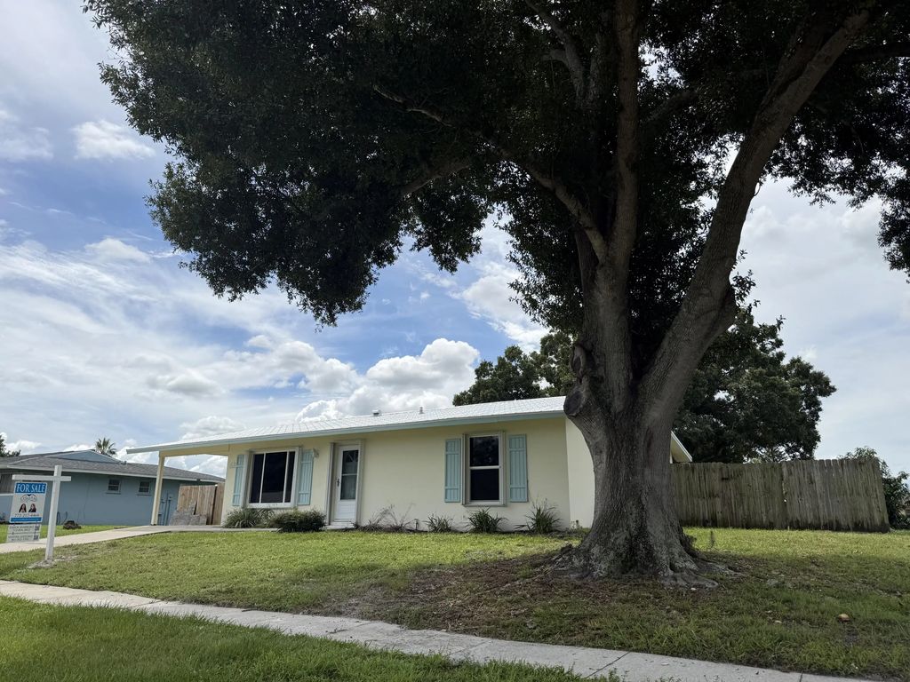 142 Ne Bracken Road, Port St. Lucie