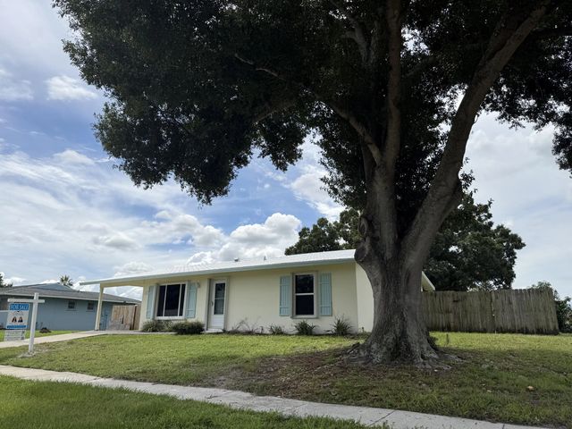 142 Ne Bracken Road, Port St. Lucie