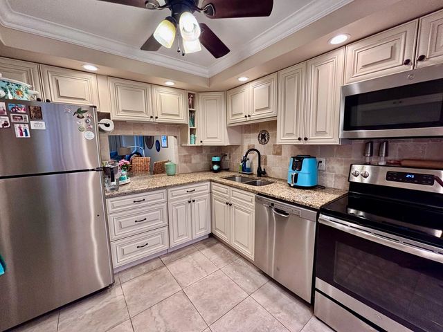 400 Ne 20th Street #b208, Boca Raton