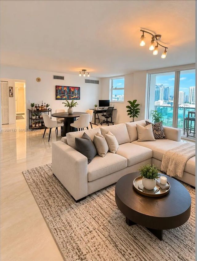 3 of 24 - 31 Se 5th Street #2801, Miami, FL