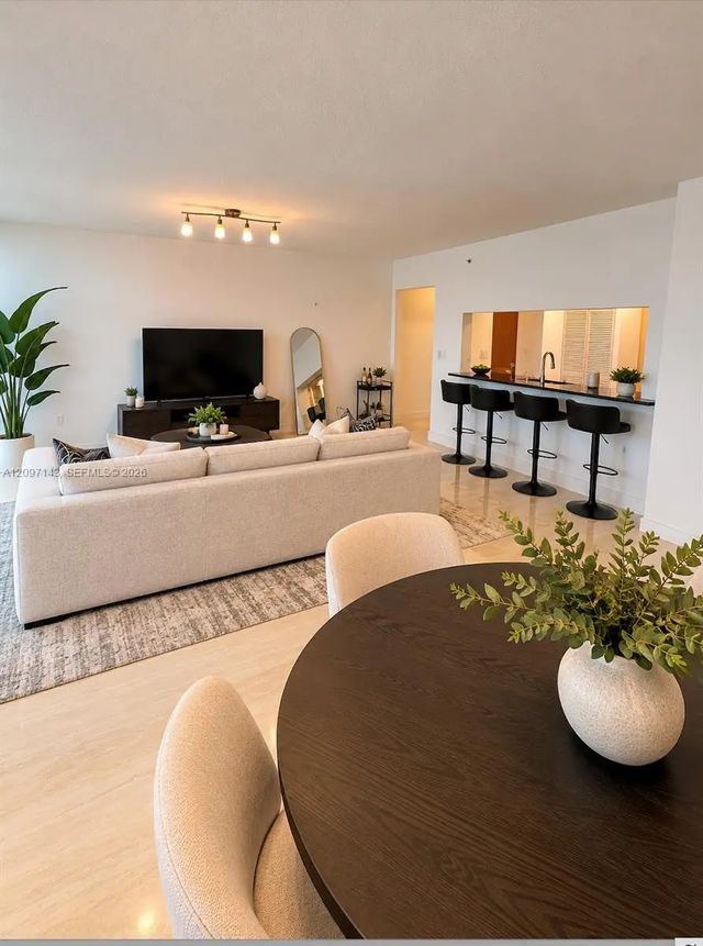 4 of 24 - 31 Se 5th Street #2801, Miami, FL