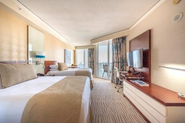 4 of 17 - 18001 Collins Avenue #2504, Sunny Isles Beach, FL
