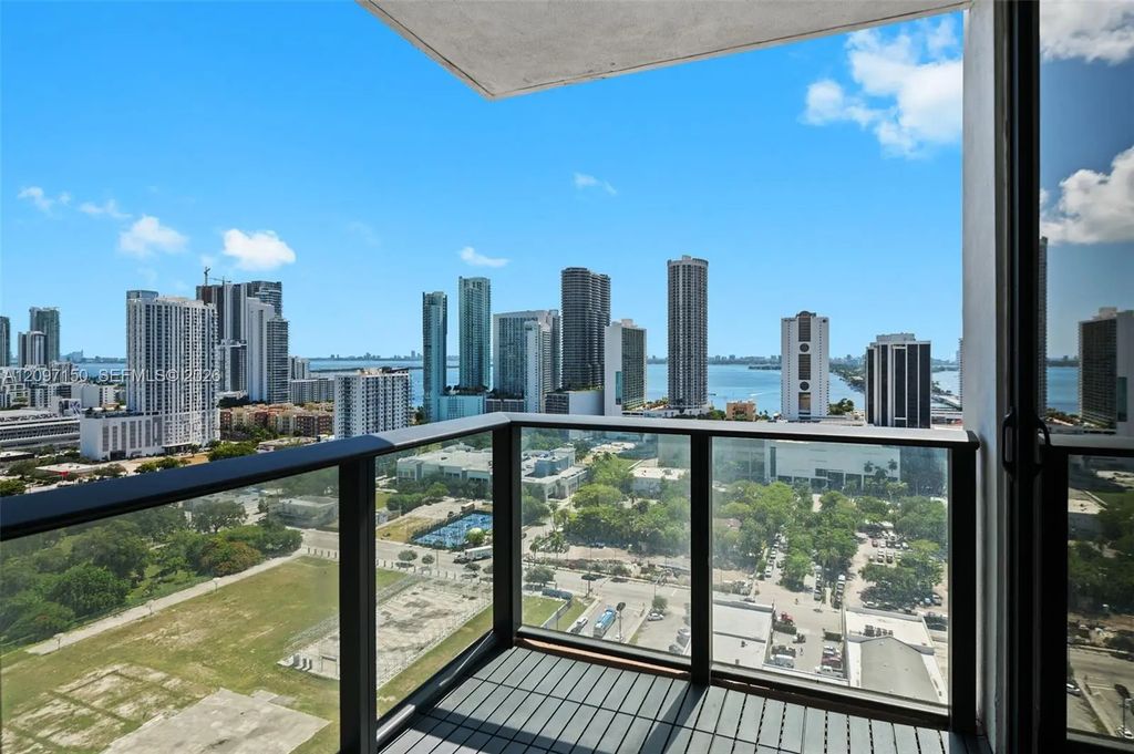 1600 Ne 1st Avenue #2420, Miami