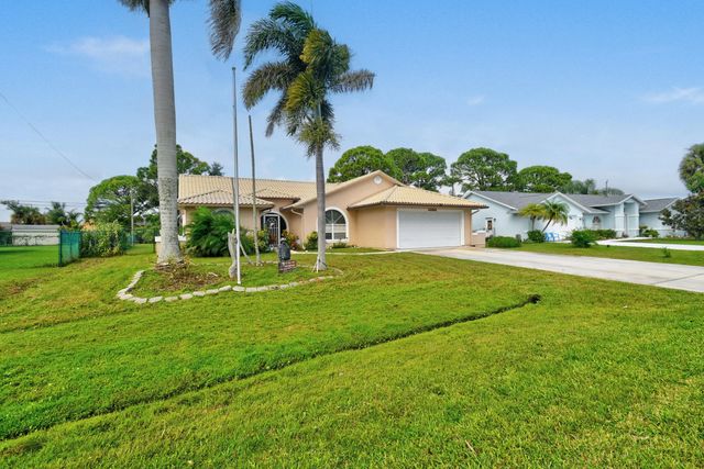 2 of 42 - 1758 Se Duma Terrace, Port St. Lucie, FL