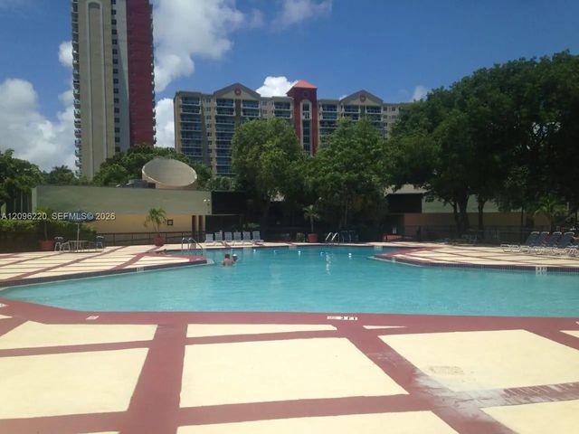 3 of 12 - 17021 N Bay Road #521, Sunny Isles Beach, FL