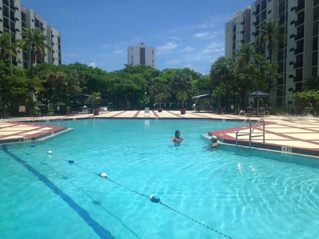 4 of 12 - 17021 N Bay Road #521, Sunny Isles Beach, FL