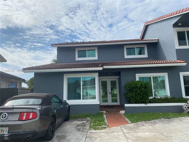 20042 W Lake Drive, Hialeah