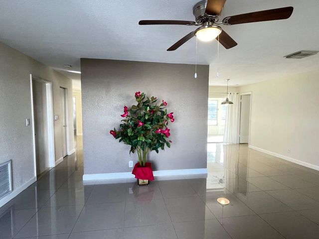 4 of 31 - 1304 Sw 15th Street, Boynton Beach, FL