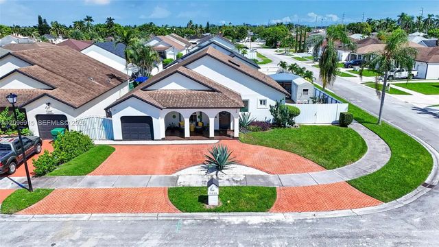 4 of 42 - 15855 Sw 143rd Path, Miami, FL