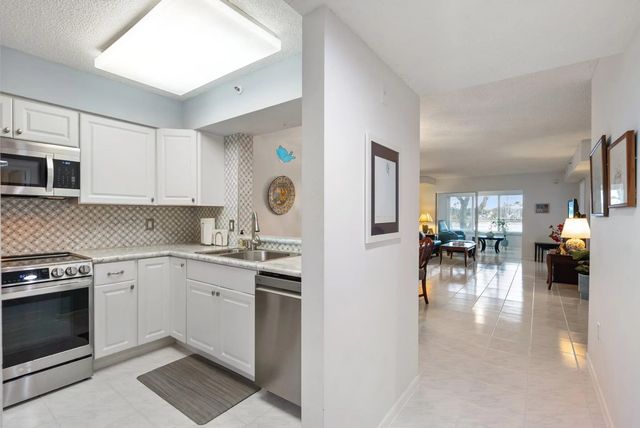 5 of 46 - 6096 Huntwick Terrace #206, Delray Beach, FL