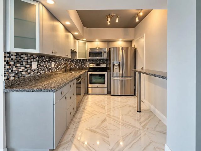 4 of 27 - 300 Bayview Drive #2014, Sunny Isles Beach, FL