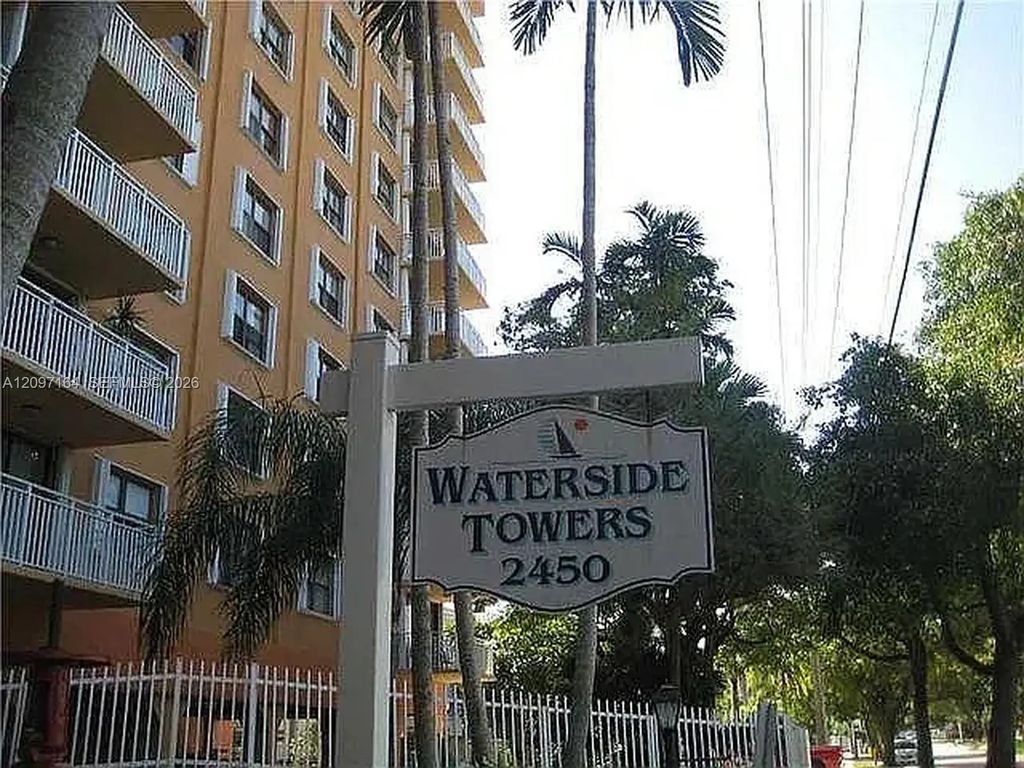 2450 Ne 135th Street #208, North Miami