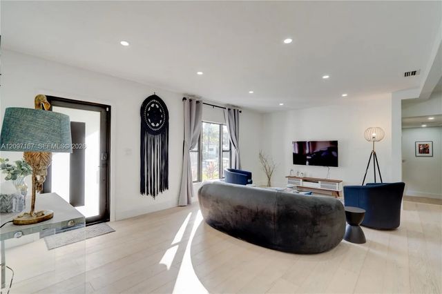 2 of 37 - 347 Ne 110th Street, Miami, FL