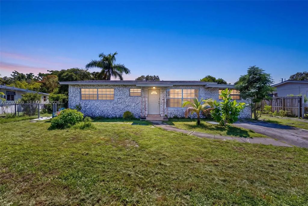 3020 Sw 8th Street, Fort Lauderdale