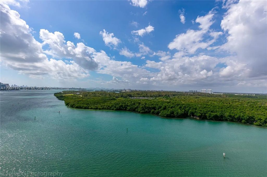 500 Bayview Drive #1818, Sunny Isles Beach