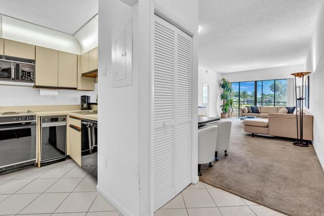 5 of 47 - 7508 La Paz Boulevard #204, Boca Raton, FL