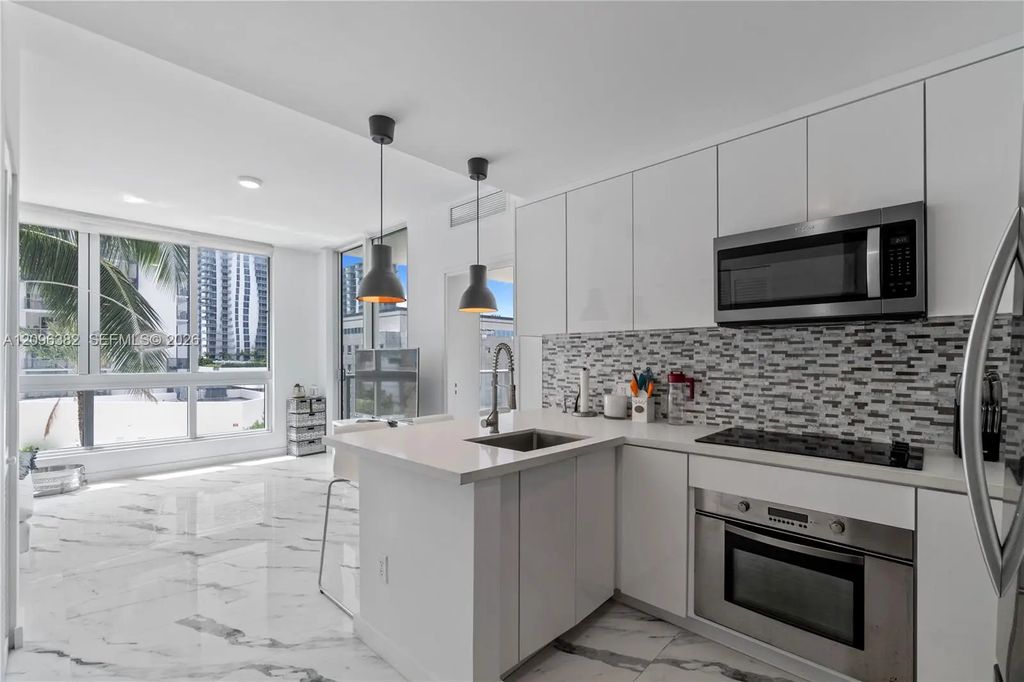 300 S Biscayne Boulevard #t-1411, Miami