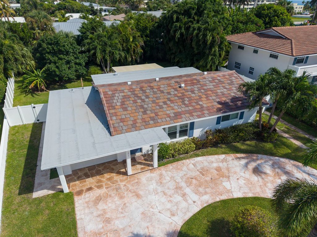 121 Tacoma Lane, Palm Beach Shores