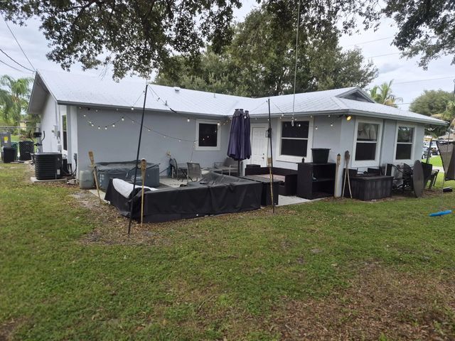 2 of 15 - 2101 Sw Idaho Lane, Port St. Lucie, FL