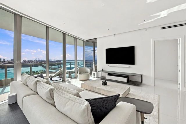 3 of 23 - 900 Biscayne Boulevard #2406, Miami, FL