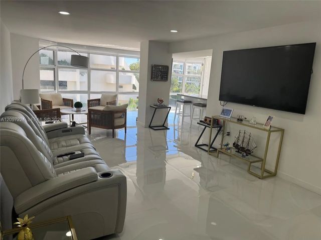 6423 Collins Avenue #401, Miami Beach