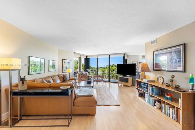 2000 Towerside Terrace #710, Miami