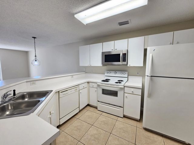 4 of 30 - 145 Fox Meadow Run, Jupiter, FL