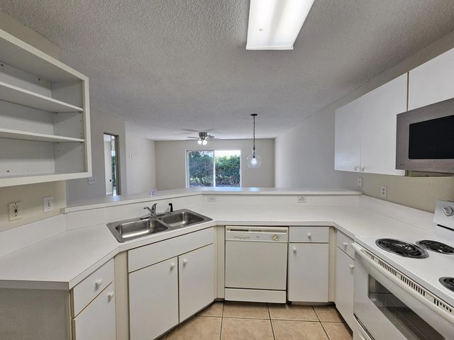 5 of 30 - 145 Fox Meadow Run, Jupiter, FL