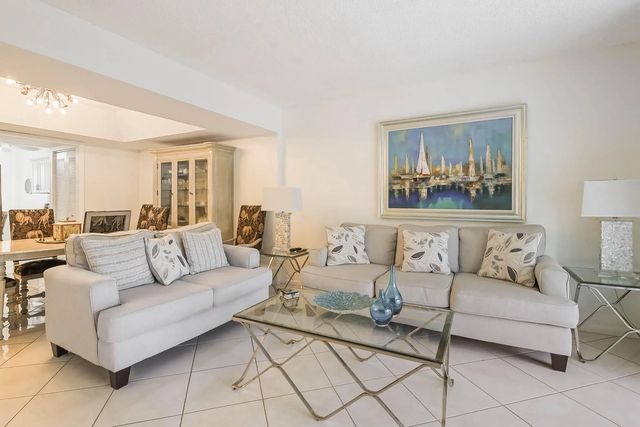 2 of 30 - 6850 10th Avenue N #206, Lake Worth, FL