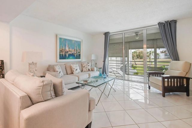 3 of 30 - 6850 10th Avenue N #206, Lake Worth, FL