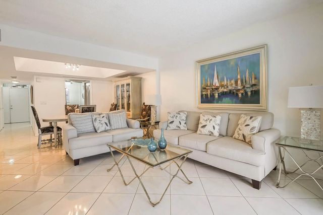 4 of 30 - 6850 10th Avenue N #206, Lake Worth, FL