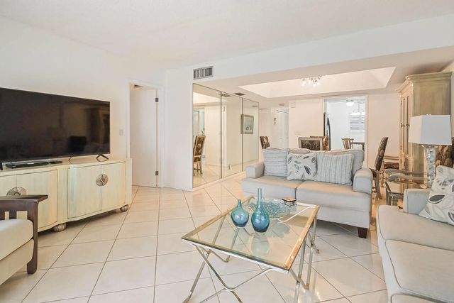 5 of 30 - 6850 10th Avenue N #206, Lake Worth, FL
